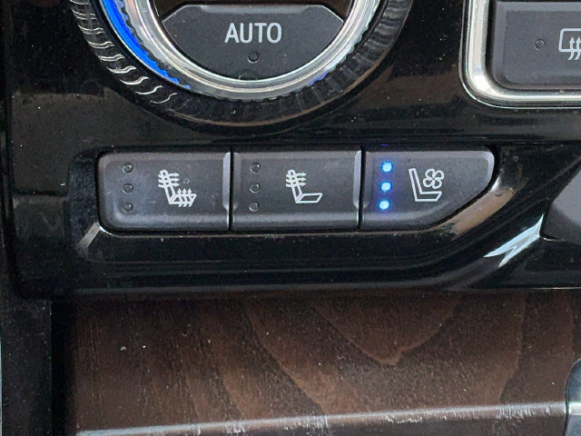 Used 2022 GMC Yukon Denali RWD image 31