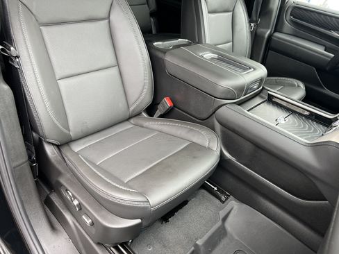 Used 2024 GMC Yukon XL Denali w/ Advanced Technology Package AWD/4WD image 28
