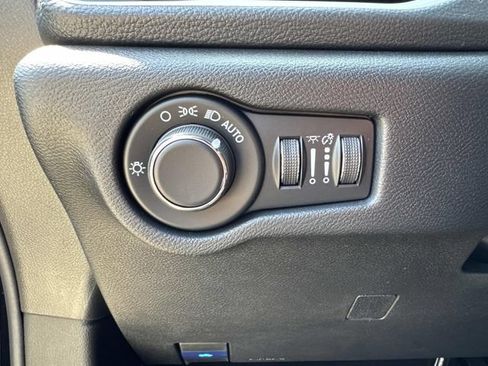 New 2027 Chrysler Pacifica Select FWD image 21