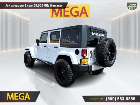 Used 2018 Jeep Wrangler Unlimited Sahara AWD/4WD image 9