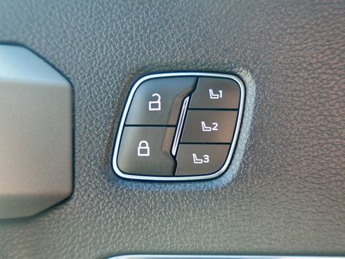 Used 2022 Ford F450 Lariat w/ Lariat Ultimate Package image 25