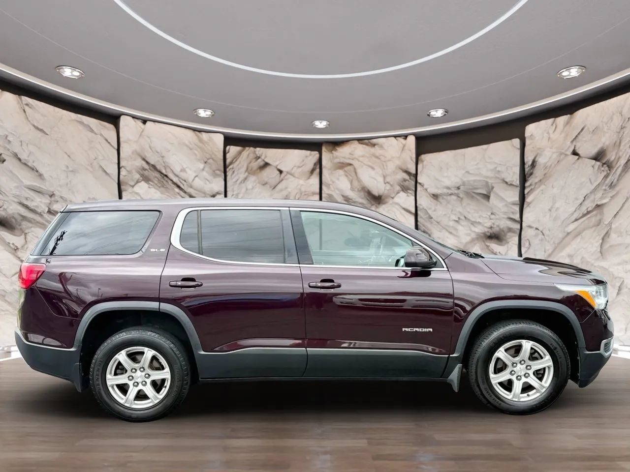Used 2018 GMC Acadia SLE w/ LPO, Protection Package FWD image 8