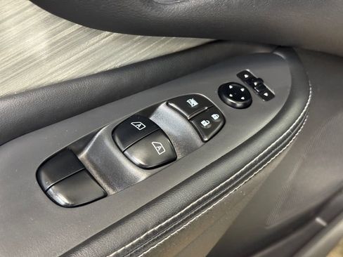 Used 2015 Nissan Murano S image 9