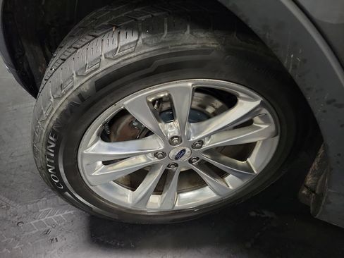Used 2018 Ford Explorer Limited w/ Equipment Group 301A AWD/4WD image 14