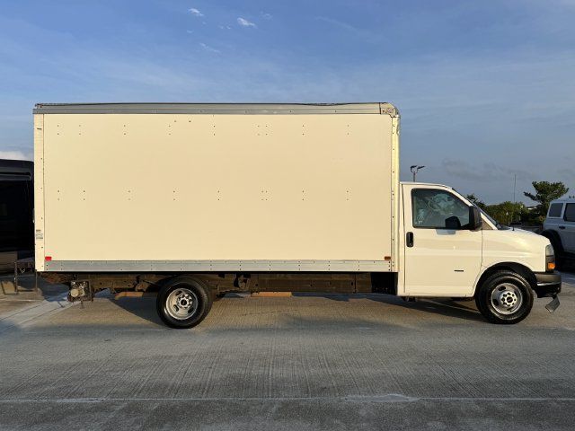 Used 2018 GMC Savana 3500 Extended w/ Power Convenience Package RWD image 3