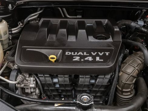 Used 2014 Dodge Avenger SE FWD image 4