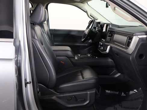 Used 2024 Ford Expedition XLT image 28