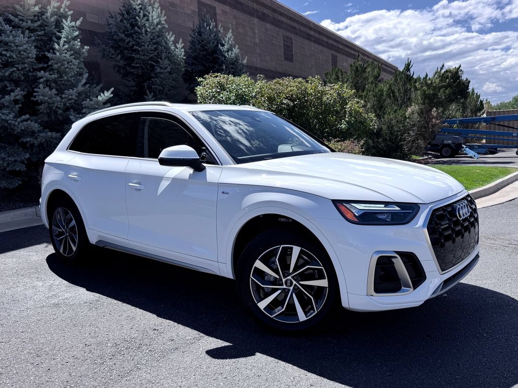 Used 2023 Audi Q5 2.0T Premium w/ Convenience Package AWD/4WD image 2