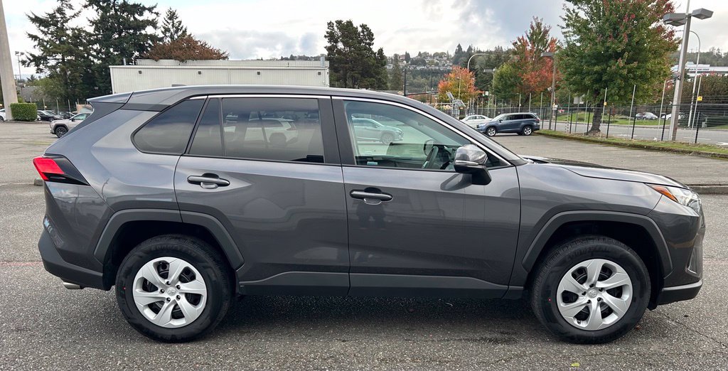Certified 2023 Toyota RAV4 LE AWD/4WD image 4