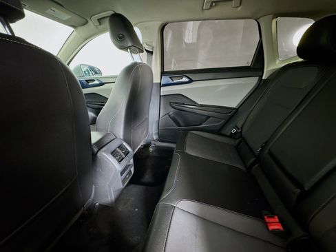 Used 2024 Volkswagen Taos SE FWD image 24