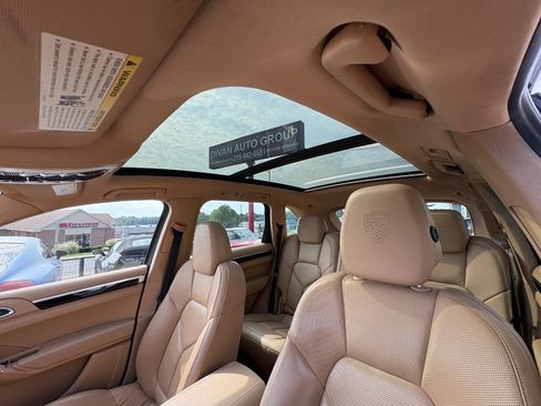 Used 2017 Porsche Cayenne Platinum Edition AWD/4WD image 28