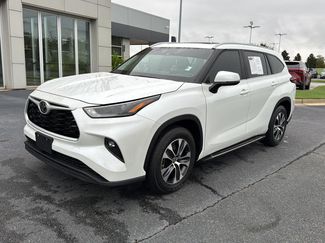 Used 2023 Toyota Highlander XLE image 1