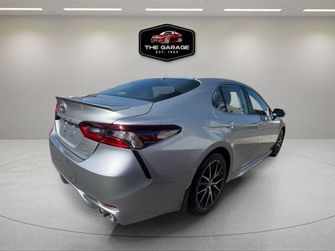Used 2022 Toyota Camry SE w/ Cold Weather Package image 7