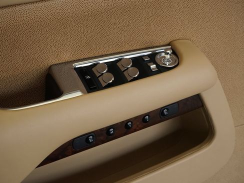 Used 2019 Rolls-Royce Wraith RWD image 26