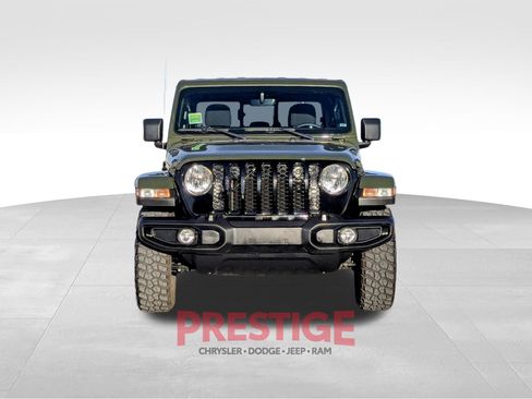 Used 2023 Jeep Gladiator Sport AWD/4WD image 3