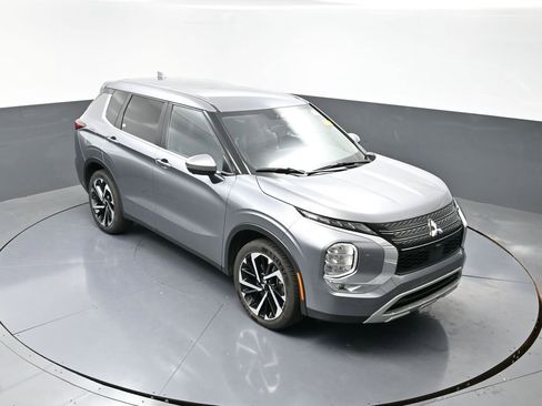 Used 2024 Mitsubishi Outlander SE image 44