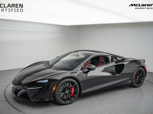 Used 2024 McLaren Artura image 14