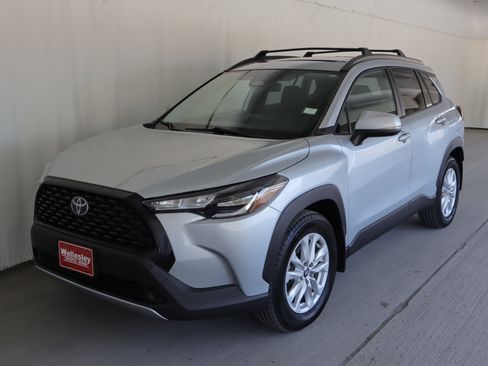Used 2023 Toyota Corolla Cross LE w/ Moonroof Package AWD/4WD image 23