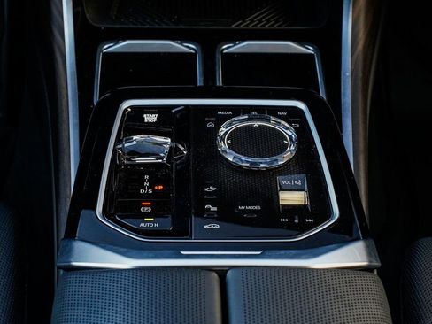 Used 2025 BMW 760i xDrive w/ Executive Package image 15