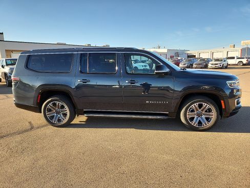 Used 2024 Jeep Wagoneer L Series II w/ Flexible Seating Group image 5