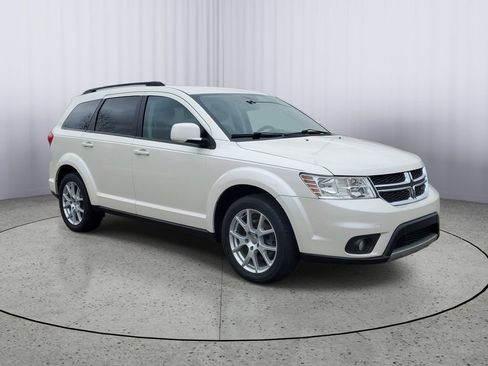 Used 2014 Dodge Journey SXT w/ Quick Order Package 22C FWD image 2