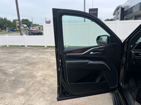 Used 2021 Cadillac Escalade Sport Platinum RWD image 18