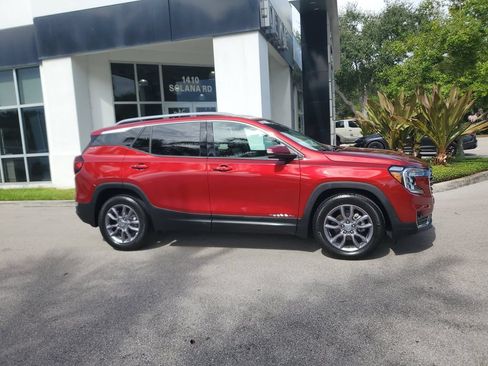 Used 2023 GMC Terrain SLT w/ Tech Package FWD image 6