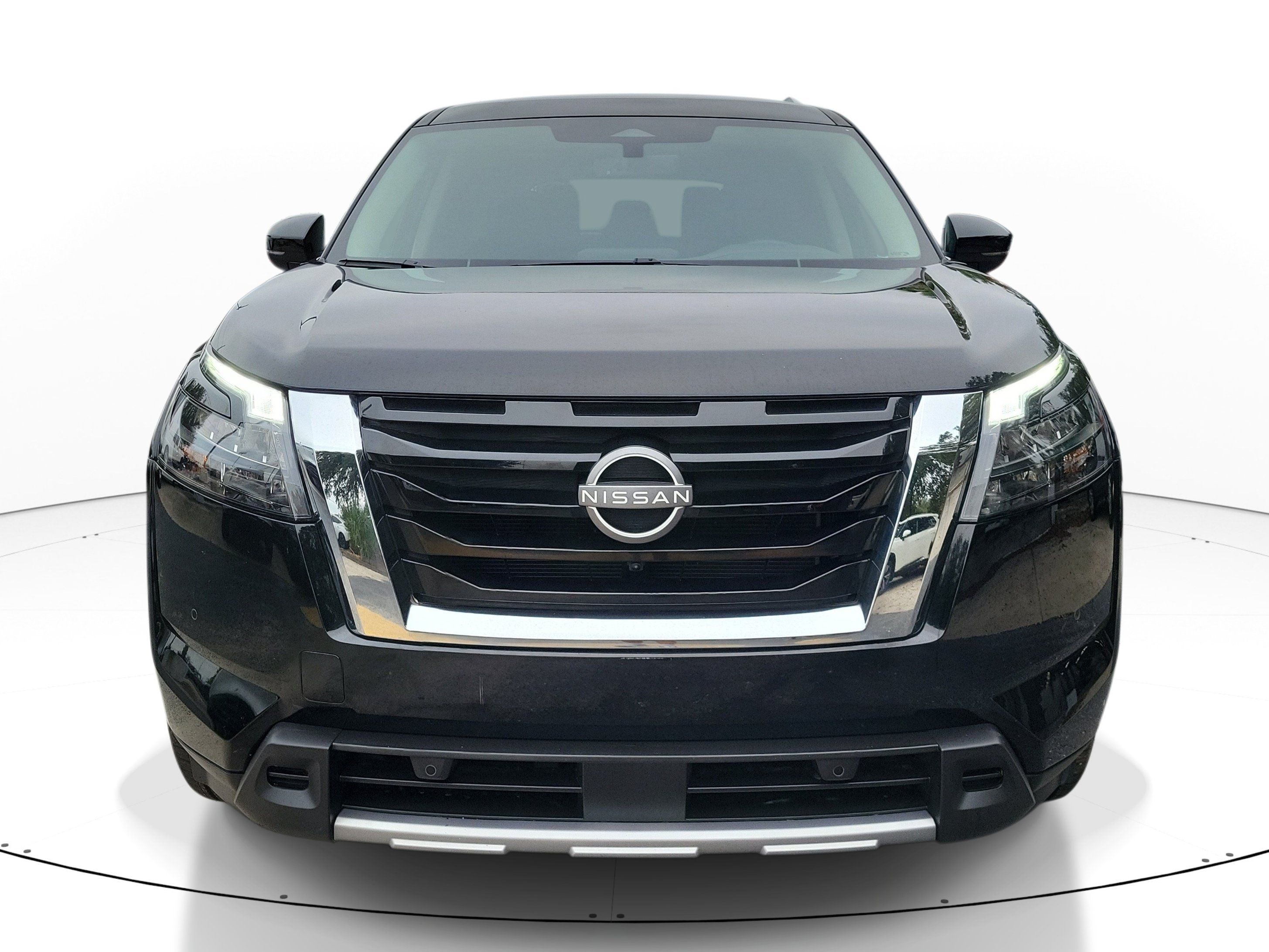 Certified 2025 Nissan Pathfinder SL FWD image 2