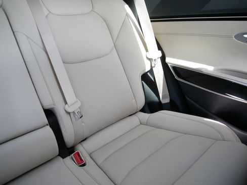 Used 2022 Genesis GV70 2.5T AWD/4WD image 14