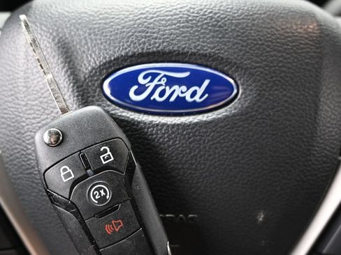 Used 2022 Ford F250 Lariat w/ Black Appearance Package AWD/4WD image 39
