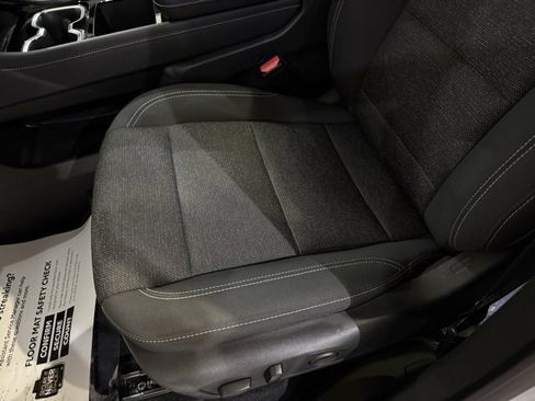 Used 2025 Chevrolet Traverse LT w/ Enhanced Driving Package image 23