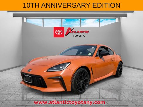 Certified 2023 Toyota GR86 10th Anniversary SE RWD image 4