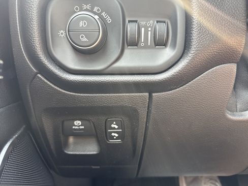 Used 2019 RAM 1500 Laramie AWD/4WD image 30