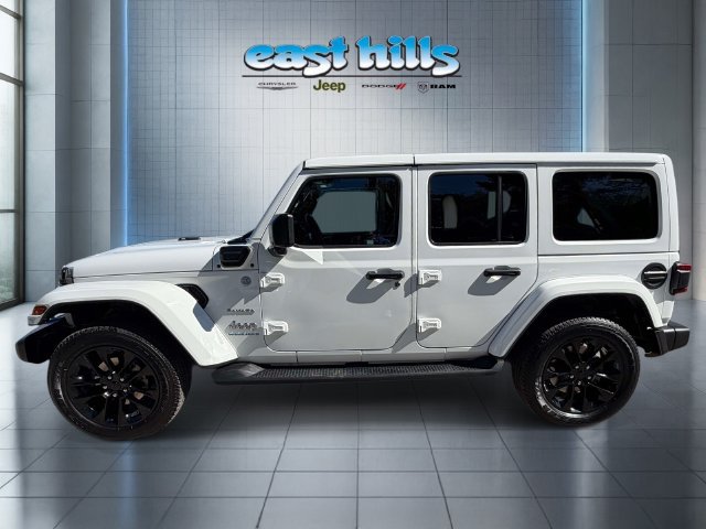 Used 2023 Jeep Wrangler Unlimited Sahara w/ Cold Weather Group AWD/4WD image 6