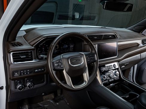 Used 2024 GMC Yukon Denali AWD/4WD image 17
