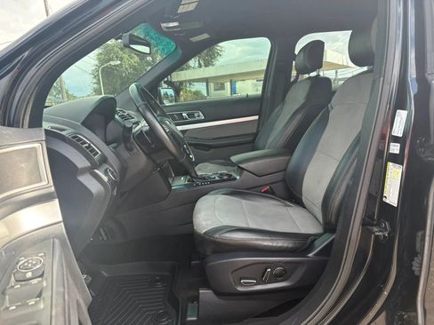 Used 2017 Ford Explorer XLT w/ Equipment Group 202A FWD image 10