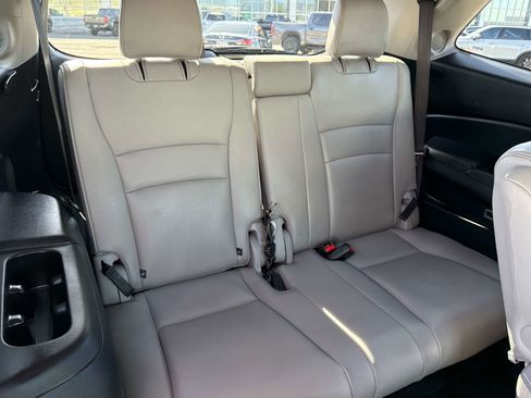 Used 2021 Honda Pilot Touring image 19