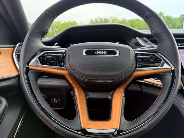 Used 2023 Jeep Grand Cherokee L Summit AWD/4WD image 22