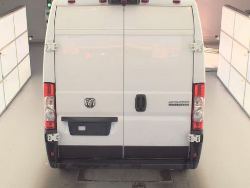Used 2026 RAM ProMaster 2500 w/ Convenience Group FWD image 5