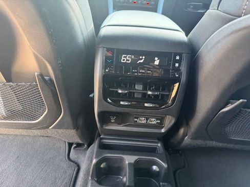 Used 2024 Jeep Grand Cherokee L Limited w/ Luxury Tech Group II AWD/4WD image 15