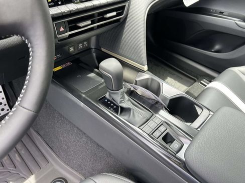 New 2026 Toyota Camry Hybrid w/ Convenience Package FWD image 19