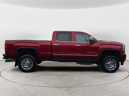 Certified 2019 GMC Sierra 2500 Denali w/ Duramax Plus Package image 6