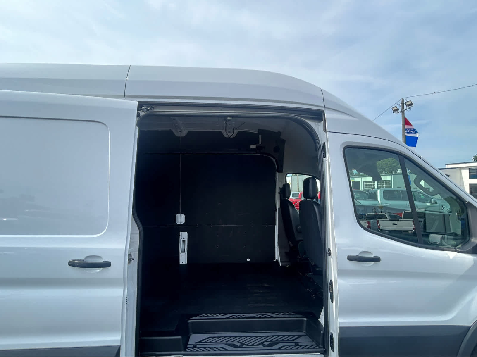 Used 2025 Ford Transit 250 148 High Roof Extended w/ Load Area Protection Package RWD image 5