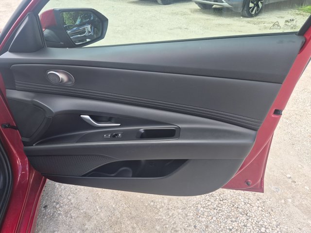 Used 2025 Hyundai Elantra SEL FWD image 33
