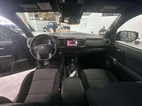 Used 2020 Toyota Tacoma TRD Sport image 21
