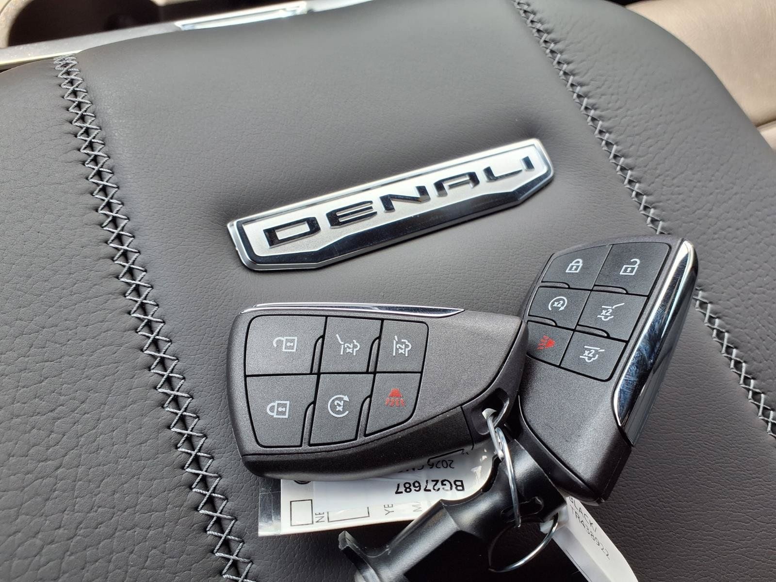 New 2026 GMC Yukon Denali w/ Denali Reserve Package AWD/4WD image 14