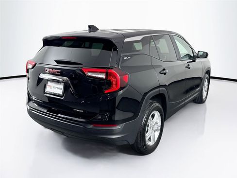 Used 2024 GMC Terrain SLE image 9