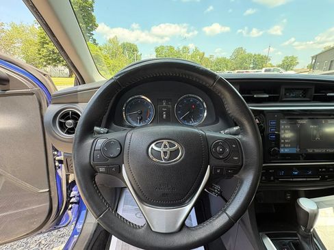 Used 2017 Toyota Corolla SE w/ SE Premium Package FWD image 12