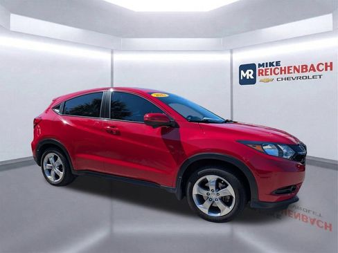Used 2017 Honda HR-V EX image 2