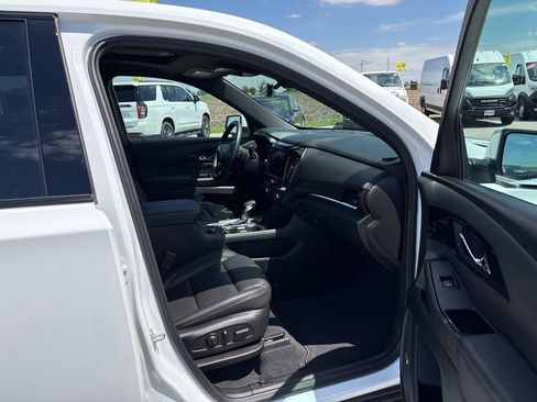 Used 2023 Chevrolet Traverse RS AWD/4WD image 19